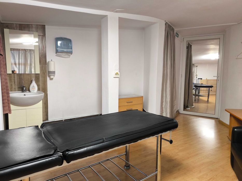 Închiriez cameră mobilată în salon de înfrumusețare