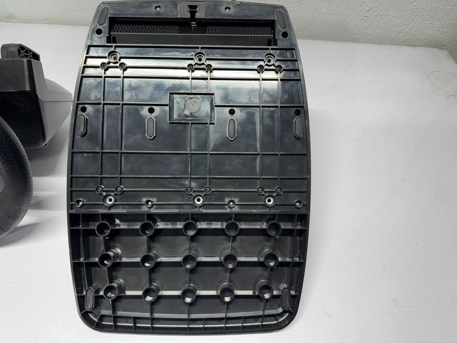 Волан с педали - Logitech G29 / PC/PS4/PS5