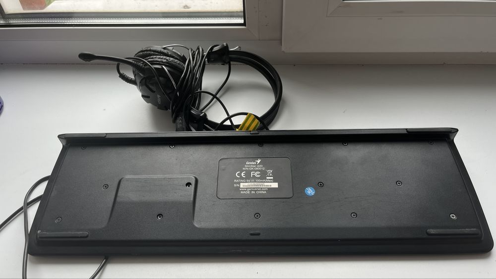 Клавиатура и наушники