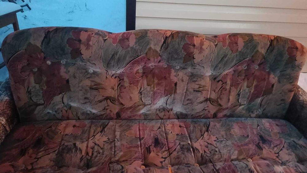 Продам диван б/у в хорошем состоянии