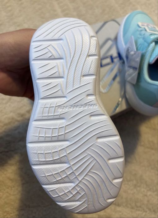 Adidasi Skechers noi cu eticheta nr 25-15cm