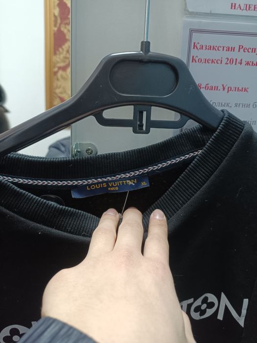 Продам Луи Витон кофта