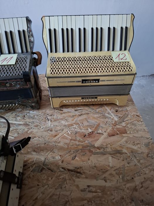 Vând acordeon marca Hohner