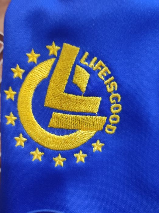 Продам спортивный костюм