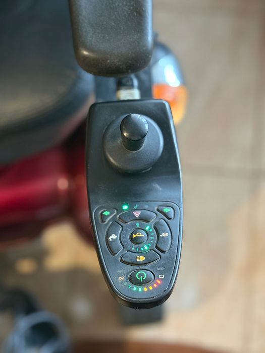 Cărucior electric (scooter mobilitate persoane cu handicap)