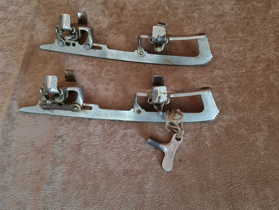 Vand O Pereche PatineDe Gheata La Cel Mai Bun Pret De Pe Piata.