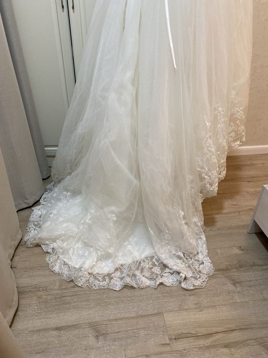 Шикарное платье цвета Ivory