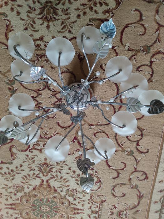 Продам люстру 12 тысячи