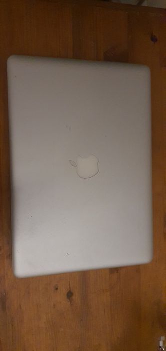 Vând mackbook pro