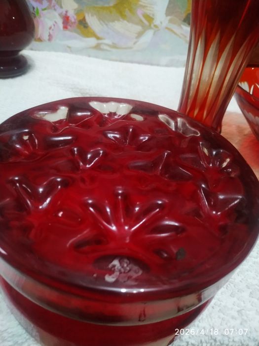 Вазы красное стекло,советского периода