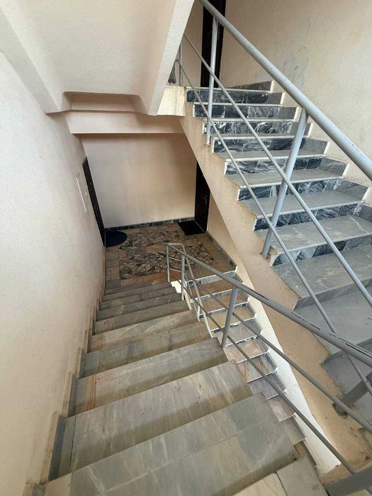 Арзон нархда 3 хонали коробка квартира сотилади Шарк кольцо