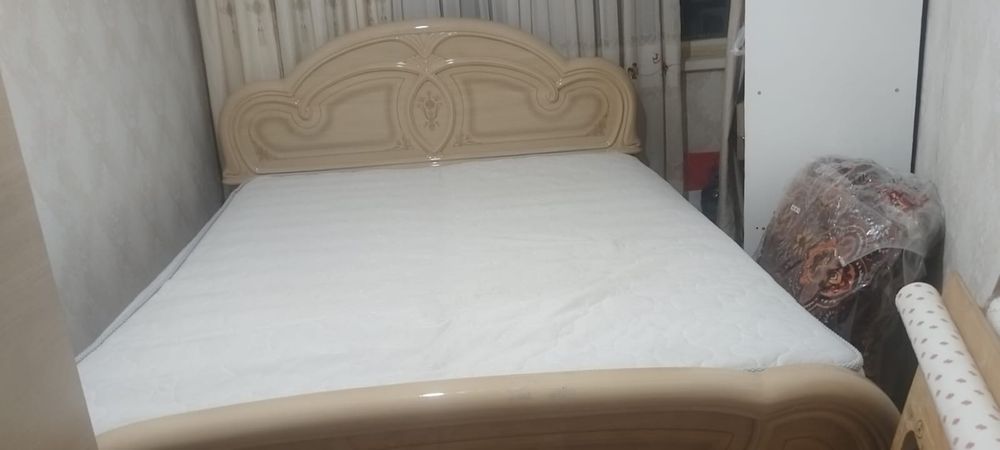 Продам кровать двух спальную с матрасам