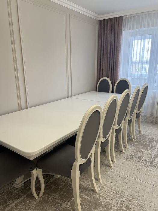 Стол со стульями