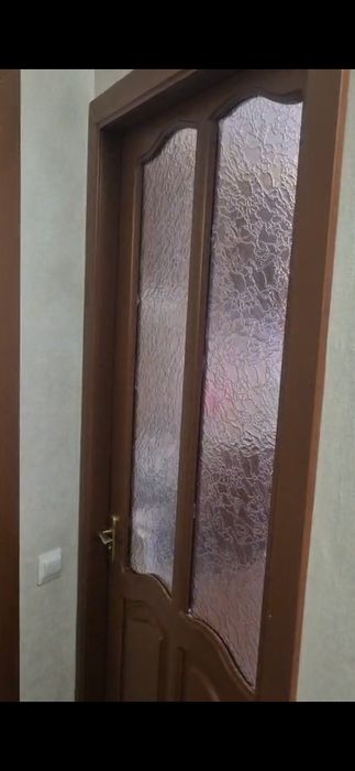Продам деревянные межкомнатные  двери