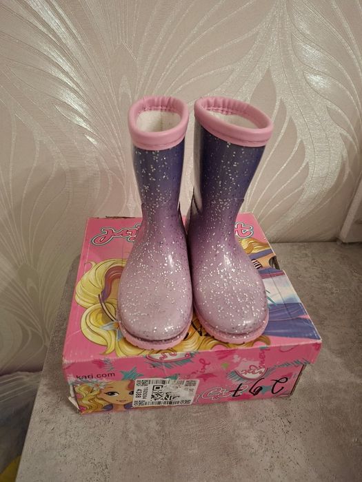 Продам детскую обувь на девочку и мальчика