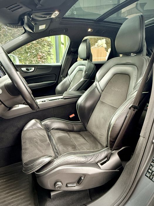 Volvo XC60 D5 AWD R-Design Full Option! Garantie 1 An! Finantare / Rate fixe!