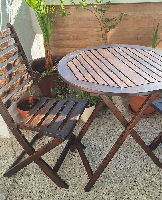 Маса и два стола за тераса