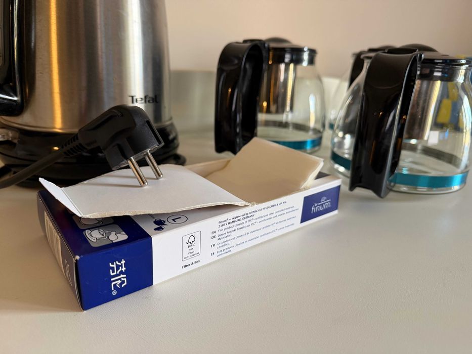 Комплект за чай – кана 1.7 л, 3 канички, 90 филтъра