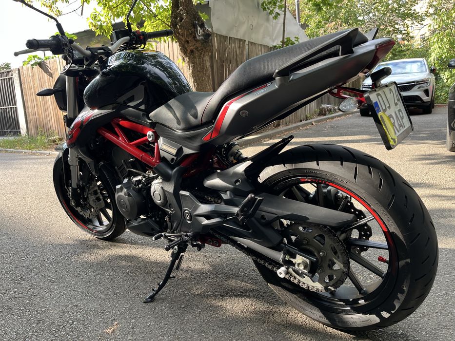 Motocicleta A2 Benelli 302S Naked