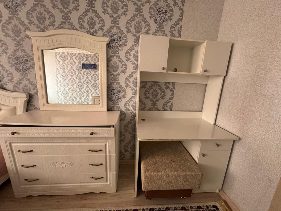 Продам спальный гарнитур