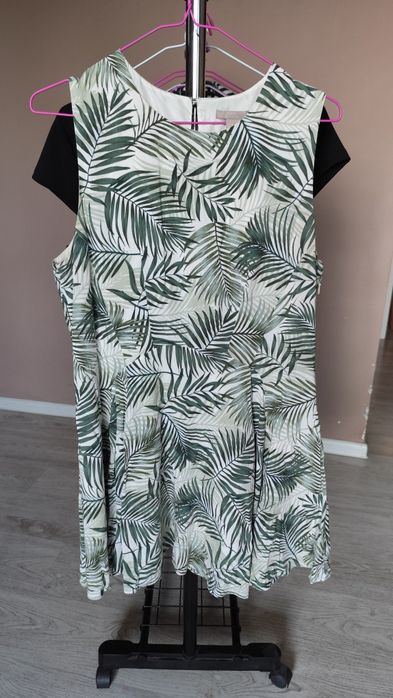 Продавам рокли и бодита