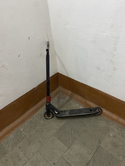 Продам самокат  хорошый детский