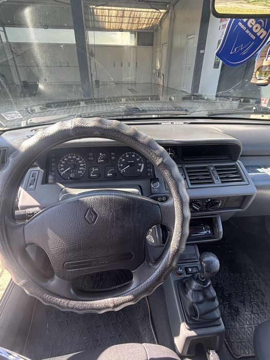 Рено Клио 1.4 бензин