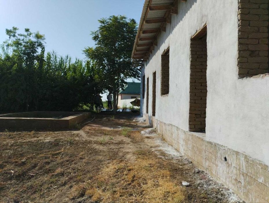 Hovli sotiladi 7 sotix.