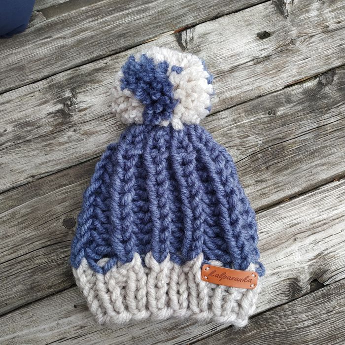 Шапки и шалове ръчно плетени