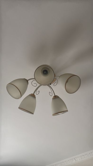 Продается люстра