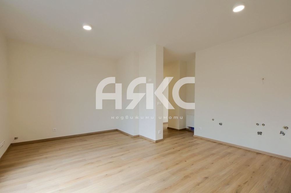 Тристаен апартамент в кв. Манастирски ливади