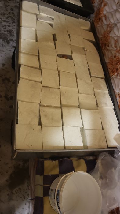 Vând brânză de oaie