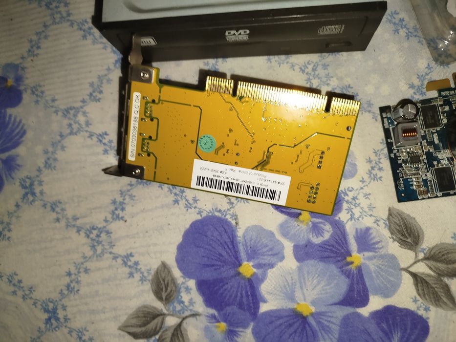 Vând componente pc placa video luat de pe o unitate HP
