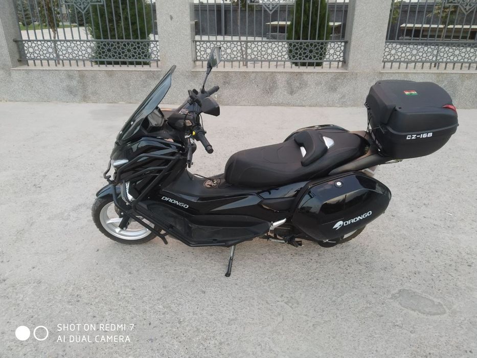 Drongo skuter. Drongo скутер.