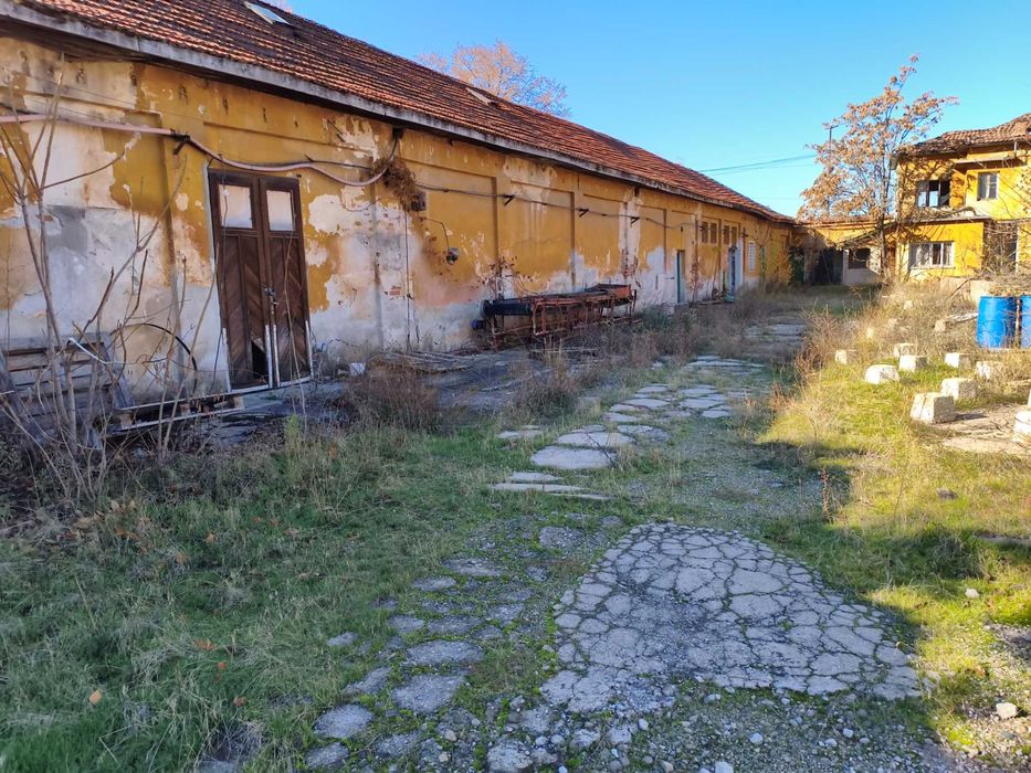 Дава се под наем Промишлена сграда в Септември - 5800 кв.м за 3300 € - Снимка #13