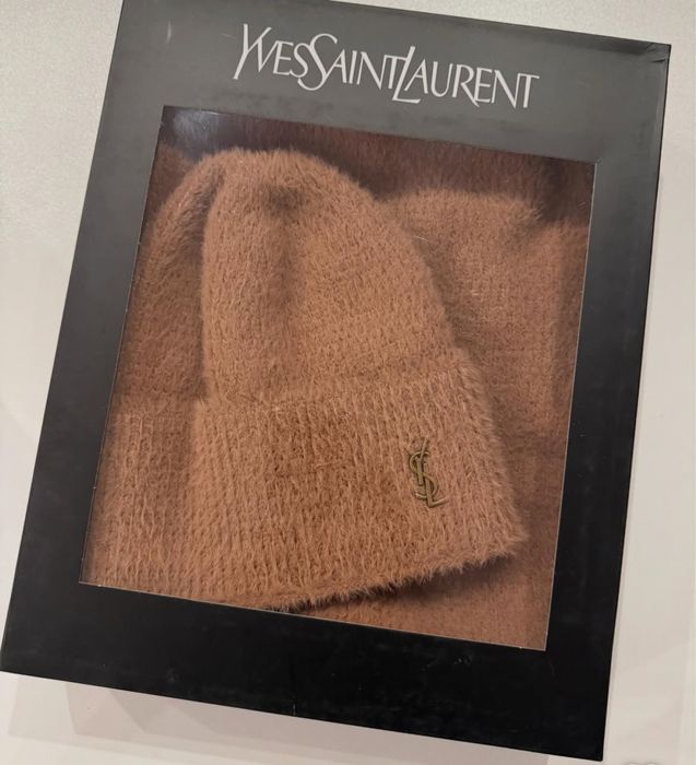 Луксозен комплект Saint Laurent — шапка и шал