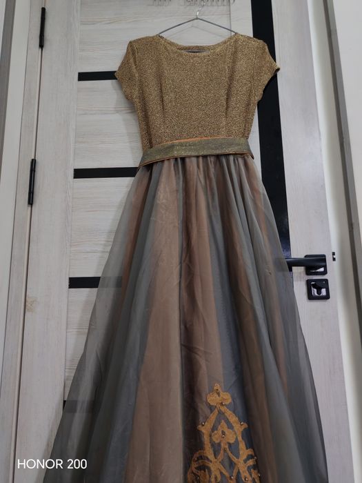 Концертные, вечерние платья