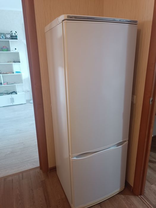 Продам  двухкамерный холодильник Атлант