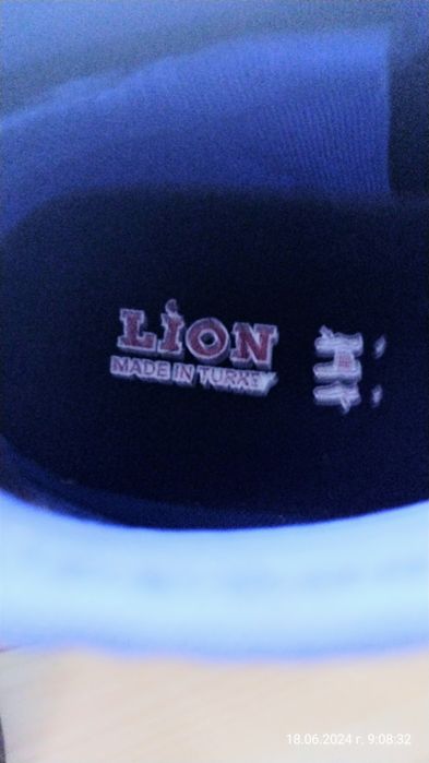 Продавам:Спортни футболни обувки/маратонки Lion made in Turkey.