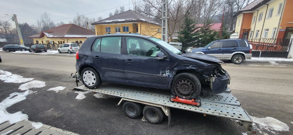 Volkswagen Golf 5 – 1.6 FSI, 2004 – avariat