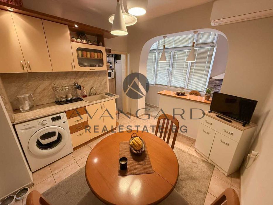 оф.25610 Тристаен обзаведен с четири отделни стаи/ Кючук Париж