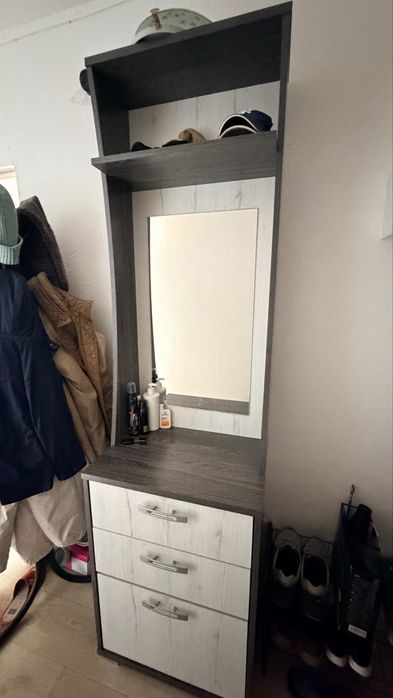 Продам. Прихожая размером 210х 60