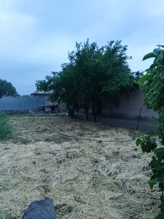 Uy joy sotiladi narx kelishiladi