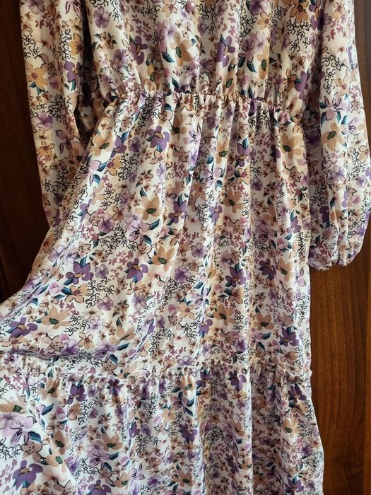 Различни дамски рокли