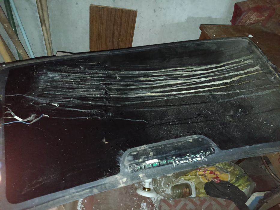 Продам заднее стекло на BMW