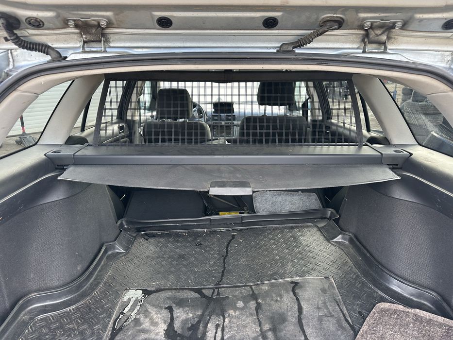 Щора багажник за Тойота Авенсис Т25 комби!