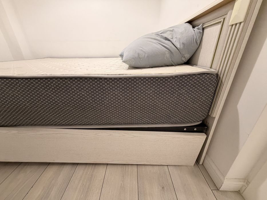 Продам кровать с матрасом