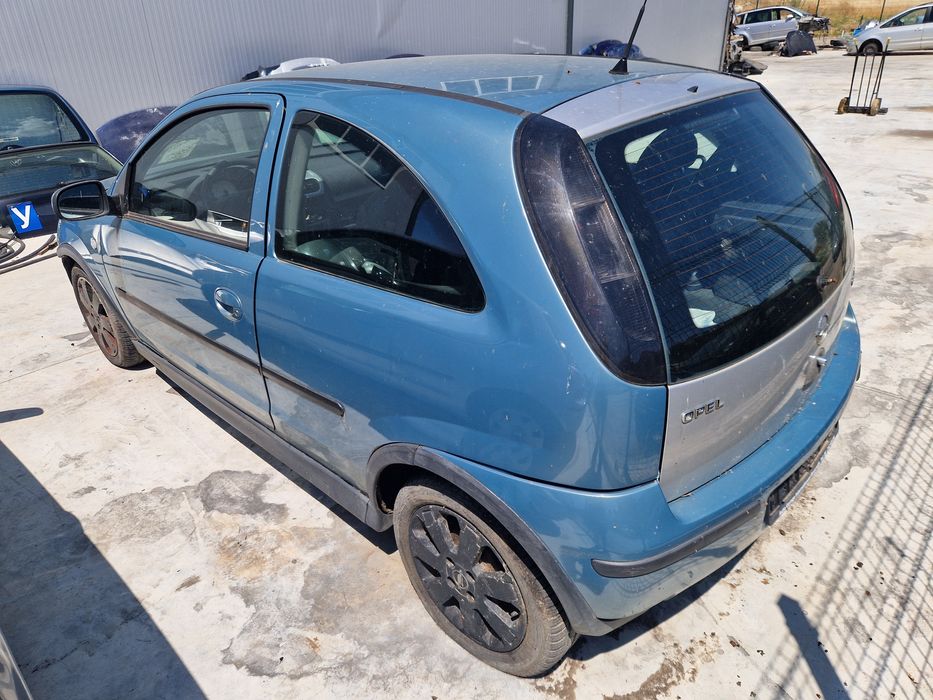 Opel Corsa C 1.4i (НА ЧАСТИ)