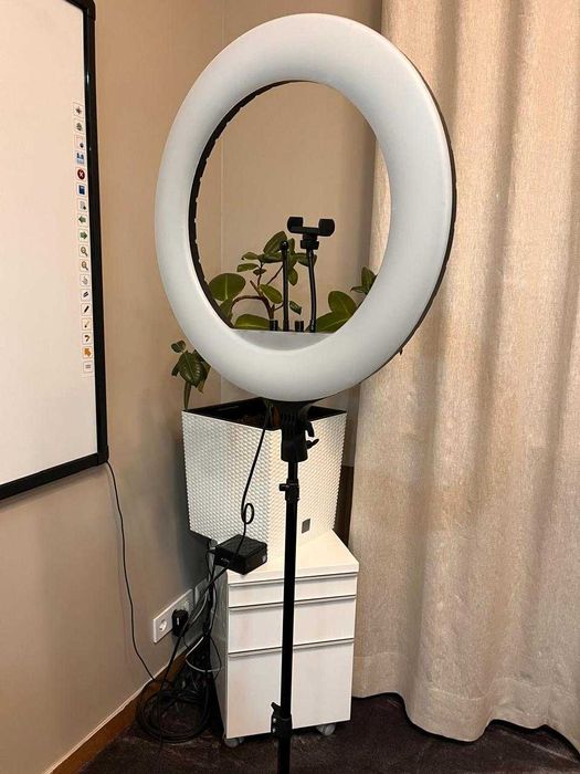 Продам Кольцевую лампу RL-21