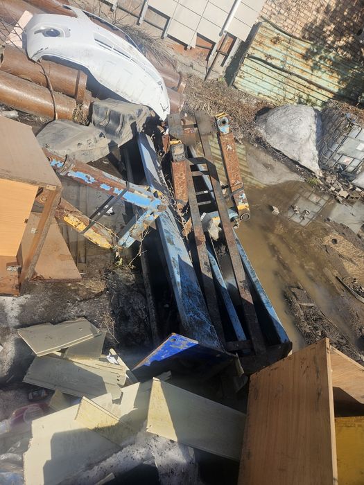 Подъёмник с лапами без троса